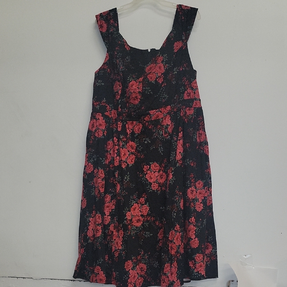 Torrid Cotton Sateen Black and Red Floral Midi Retro Dress Euc 16